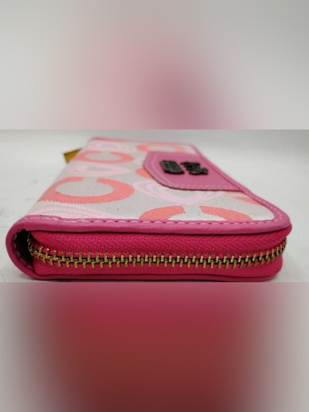 Coach Pink and White C🩷 Signature Zip Pouch - Picture 3 of 9